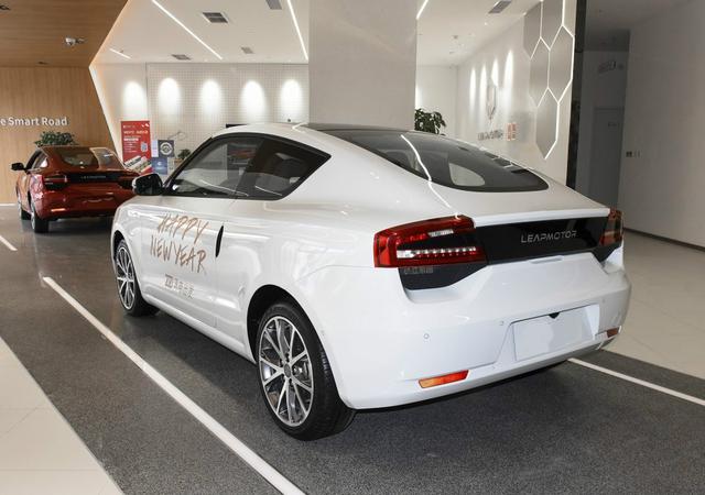 零跑C10上市后有车主退订：称其价格还不够卷