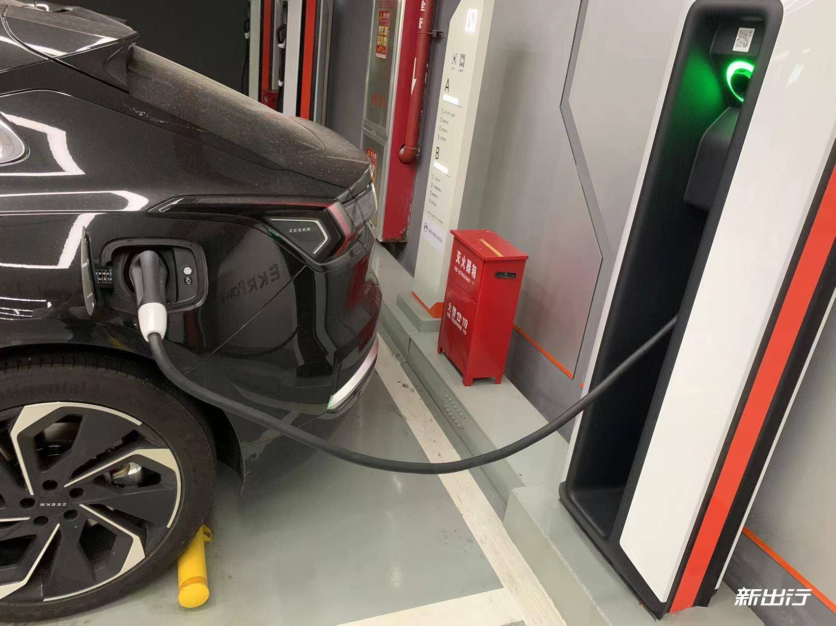 比亚迪车主投诉极氪充电桩排斥其他品牌，充电桩“垄断”如何界定？