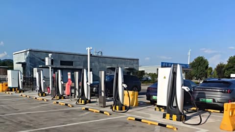 比亚迪车主投诉极氪充电桩排斥其他品牌，充电桩“垄断”如何界定？