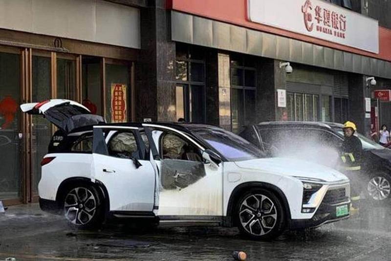 院士称燃油车自燃率比新能源还高 博主质疑：不能算电动自行车