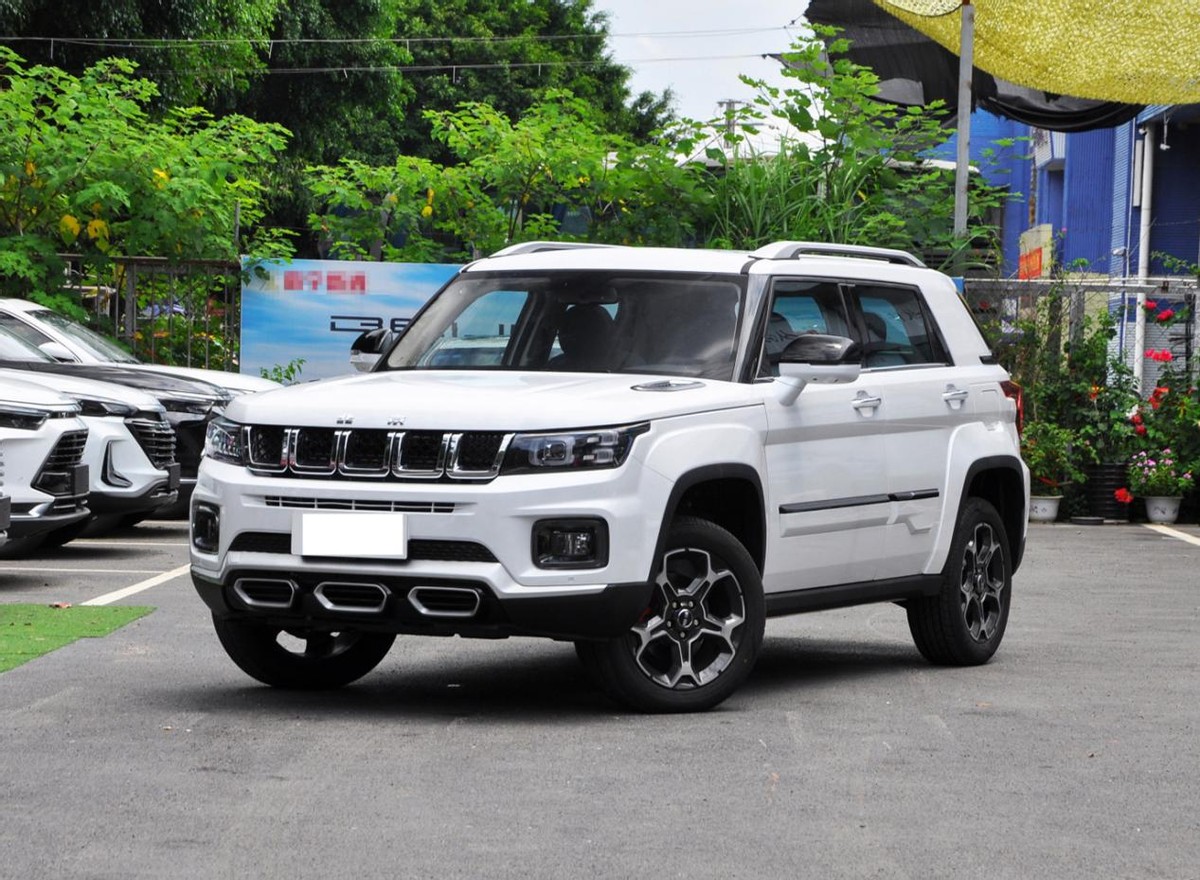 延续“越野世家”基因，BJ40荣耀版13.98万起，让专业越野真正变成大众探享！
