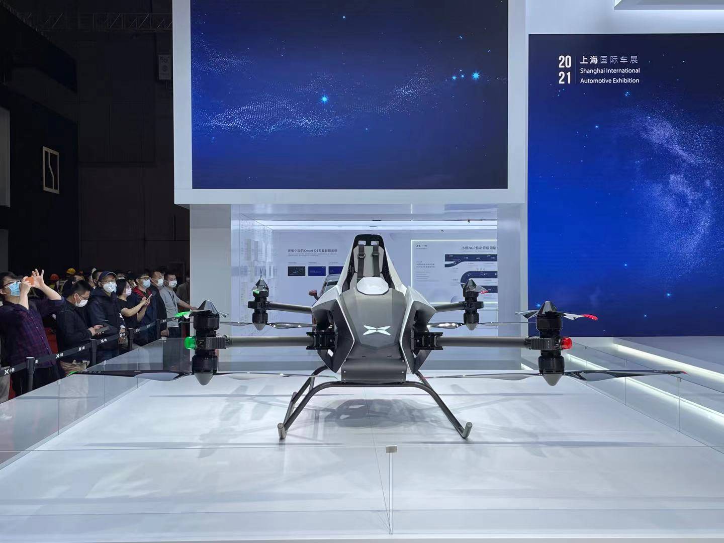 何小鹏两会建议：开展夜间低速无人驾驶+补能试点应用，加快飞行汽车商业化