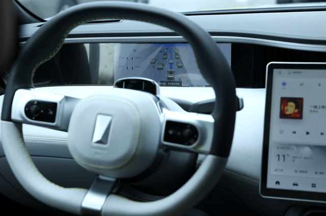 阿维塔11开启不依赖高精地图的智驾领航辅助推送