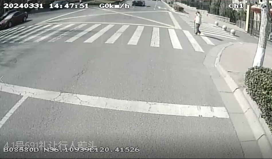 【南昌碰撞多名行人公交司机心脏不适失