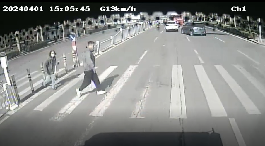 【南昌碰撞多名行人公交司机心脏不适失