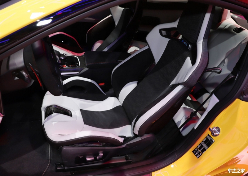 男子帮朋友送宝马M4跑车保养撞车:修车费30万 法院判赔4.5万